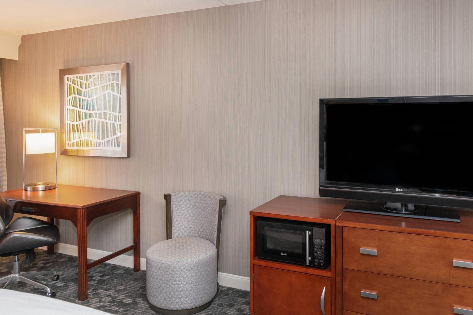 Courtyard By Marriott Bloomington Otel Dış mekan fotoğraf