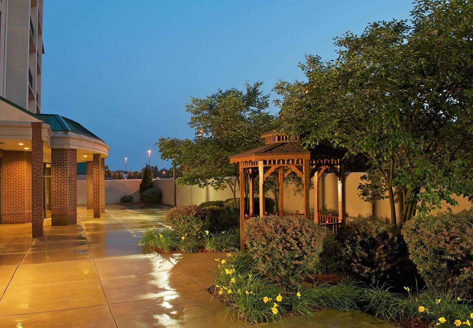 Courtyard By Marriott Bloomington Otel Dış mekan fotoğraf